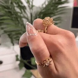 Pembe Baget,Gold Güneş
